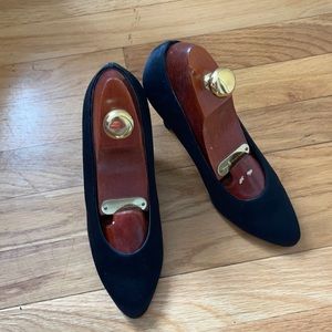 Ralph Lauren Classic Pumps.